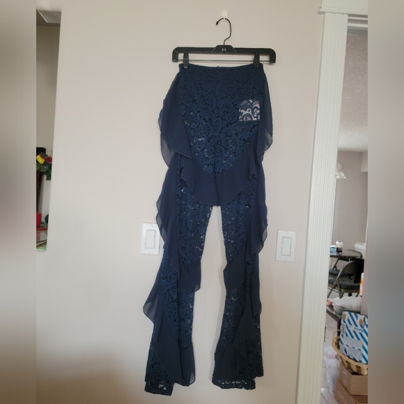 Carli Bybel x Missguided | Lace Ruffle Pants - Size 0 - Picture 2 of 9